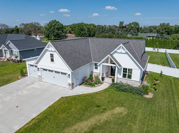 2418 Riddle Ct, De Pere, WI 54115