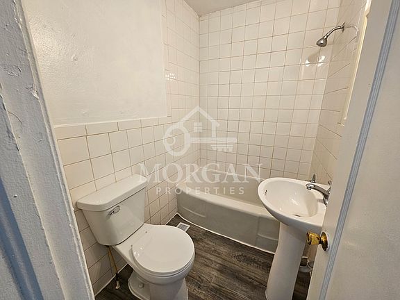 4th image of 2604 E 4th St
