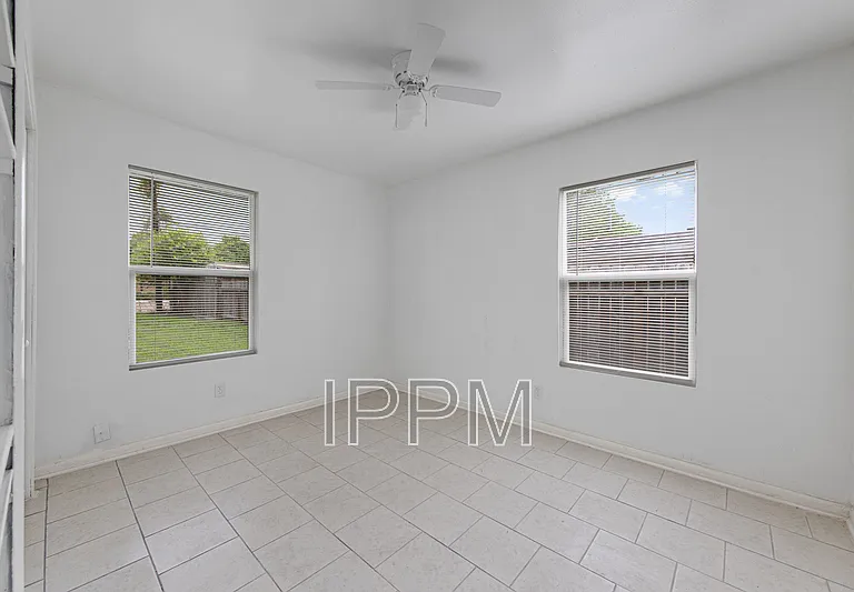 717 E Jim Hogg Ave — Photo 13
