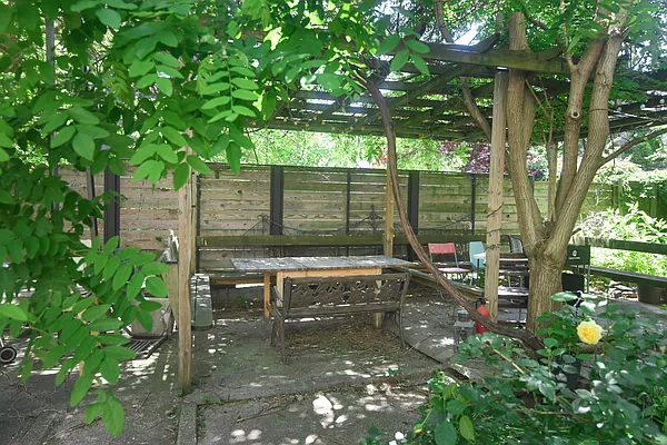 Rented by The Agency | media 16