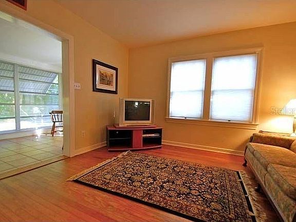 5th image of 1705 Sunset Dr