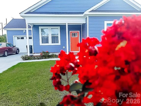 3rd image of 121 Meadow Ridge Ln