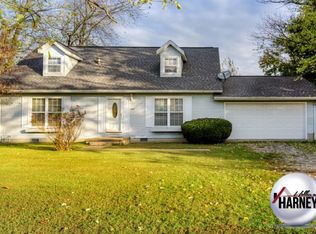 610 W 8th St, Grandview, IN 47615