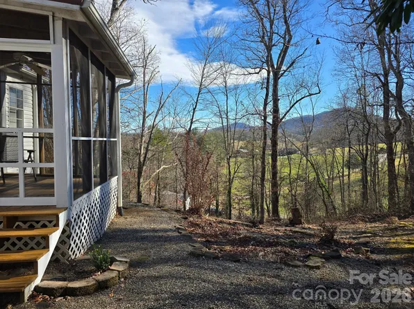 129 Oak Trails Pass, Leicester, NC 28748