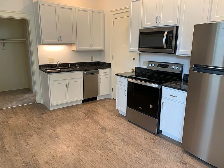 504 N Henry St — Photo 1