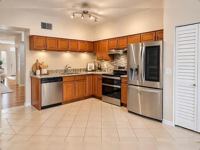 4 bed, 3.5 bath, 2500 sqft, $2,775 — Photo 4