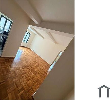 4th image of 1 Metropolitan Oval APT 11D