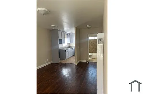 626 W 59th Pl Photo 1