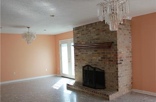 4th image of 7230 Queensway Dr