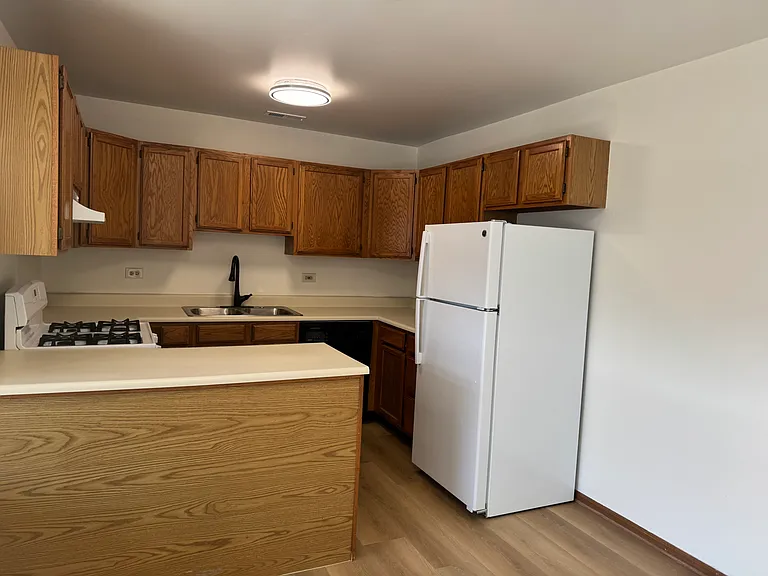 301 Village Creek Dr #2B — Photo 2