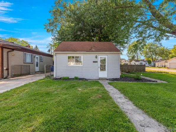 8279 Hugh St, Westland, MI 48185