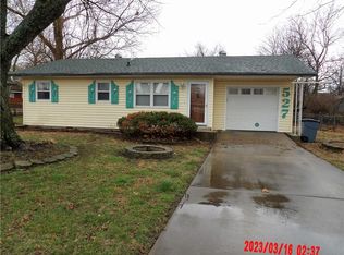 527 E Garfield St, Iola, KS 66749