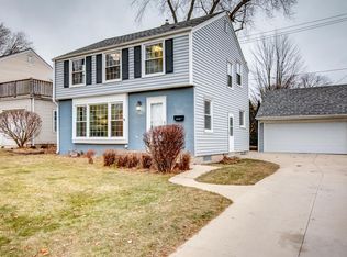 6200 N Santa Monica Blvd, Whitefish Bay, WI 53217