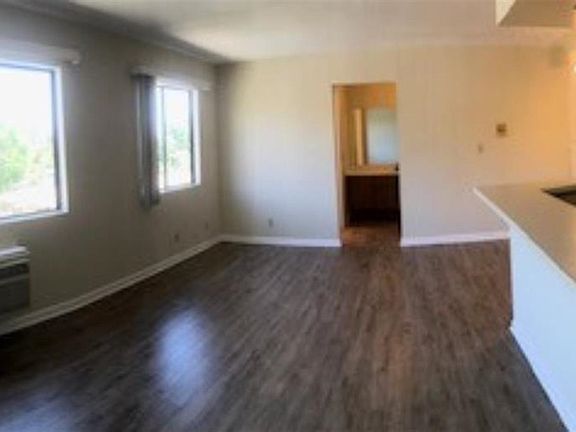4th image of 1920 Peyton Ave #307