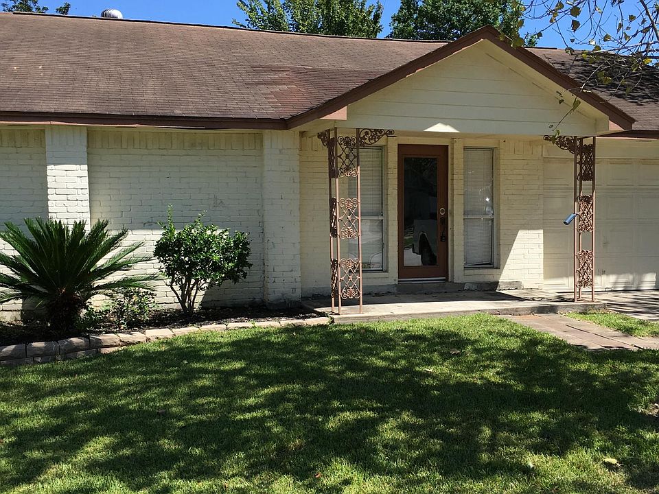 1st image of 16957 Gleneagle Dr S