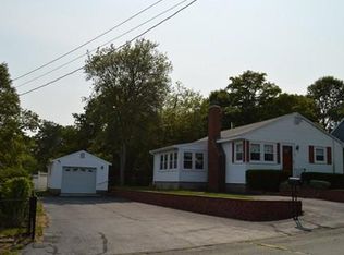 8 Wenonah Rd, Buzzards Bay, MA 02532