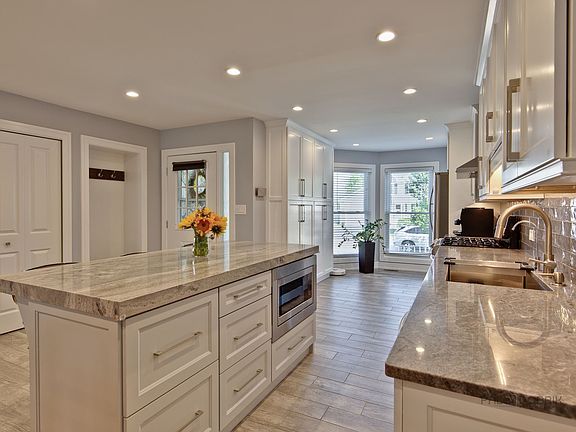 4th image of 1040 Georgian Pl