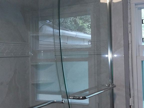Love these shower doors!