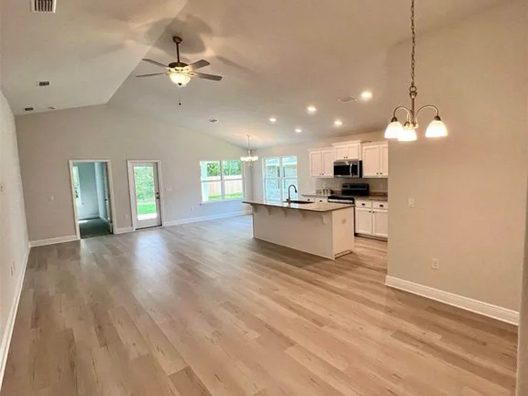 3315 Bliss Ln — Photo 2