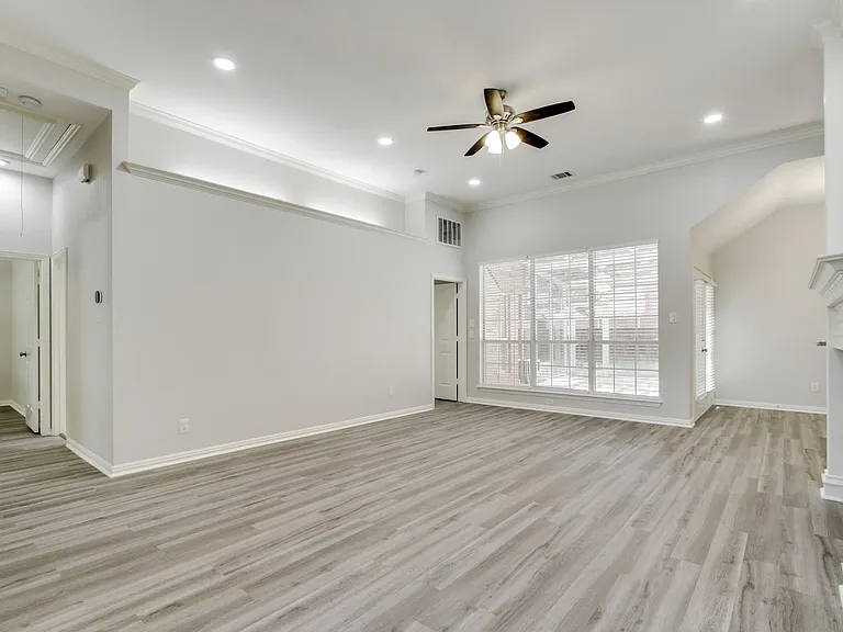 409 Lancashire Dr — Photo 8