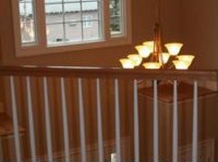 2 Williamsburg Dr, Westerly, RI 02891