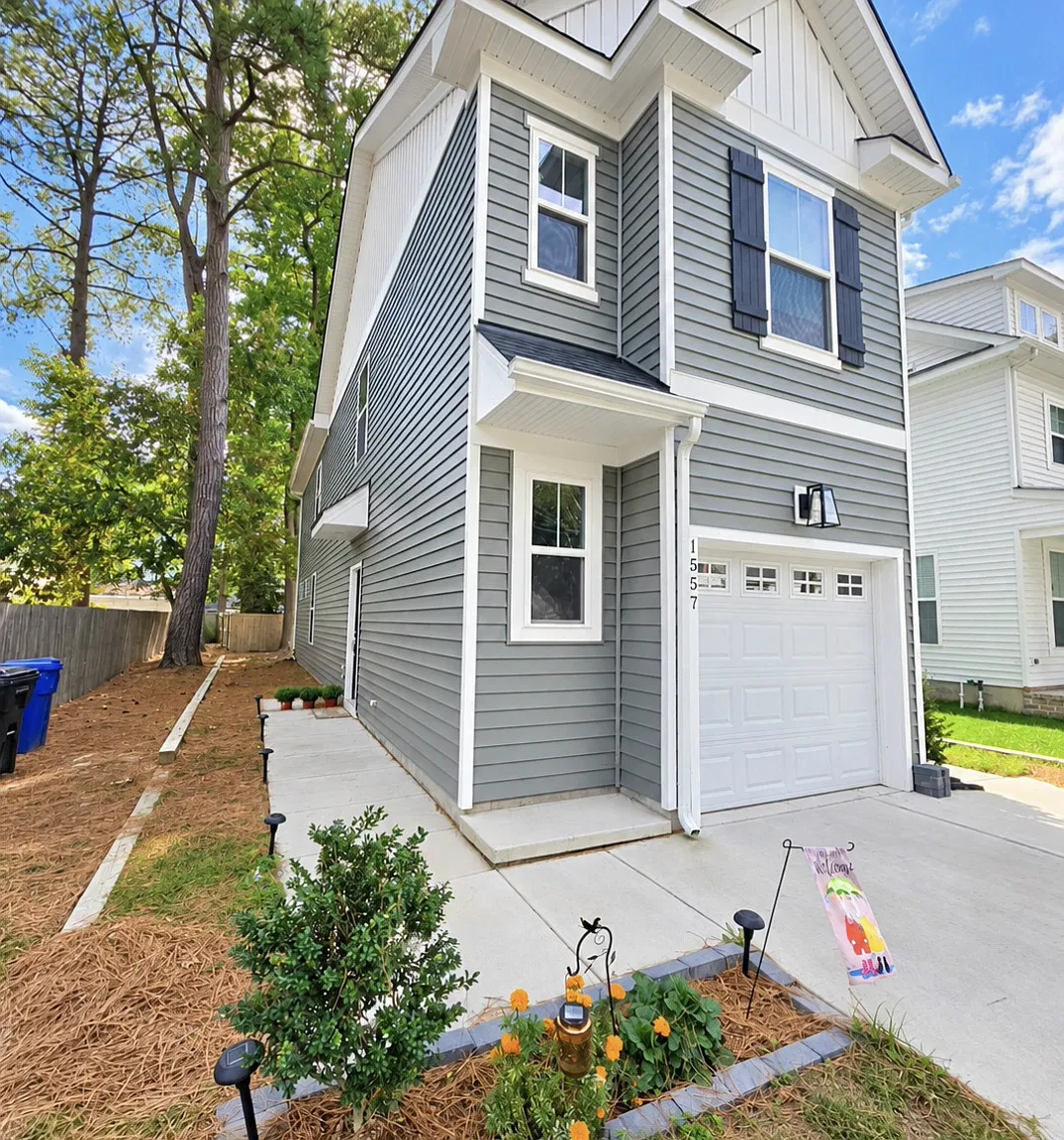 3 bed, 2.5 bath, 1283 sqft, $2,400 — Photo 3