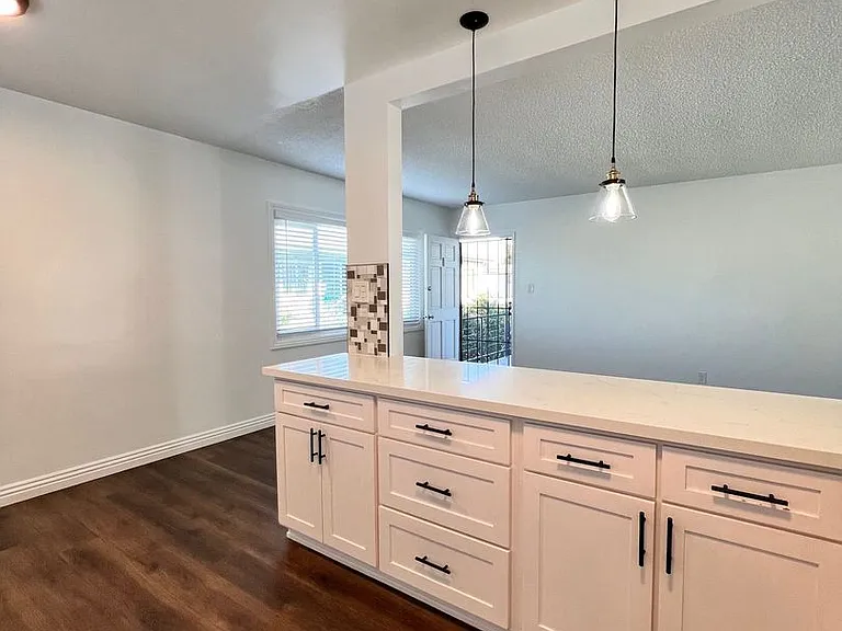 10222 S Dixon Ave — Photo 11