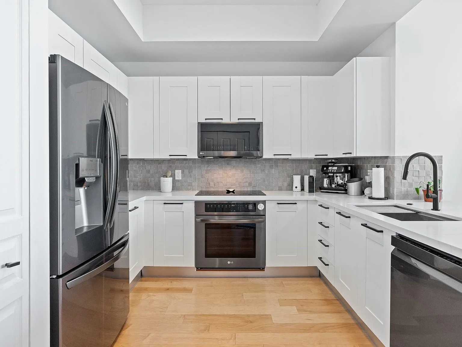 2 bed, 2.0 bath, 1200 sqft, $5,500 — Photo 4