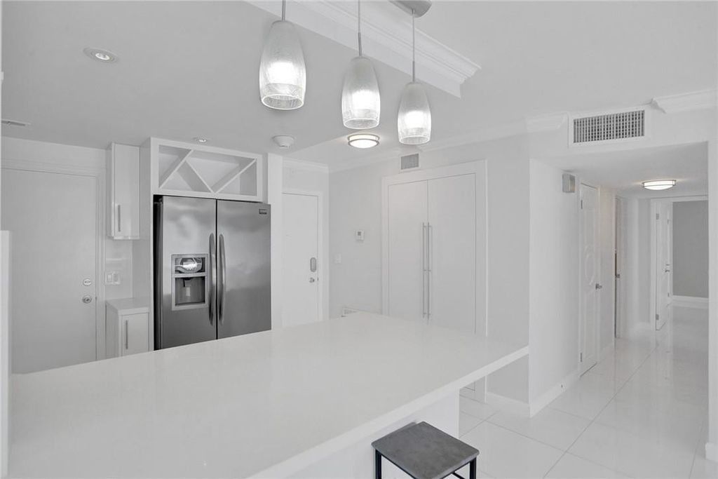 133 N POMPANO BEACH Boulevard #1103, photo 9