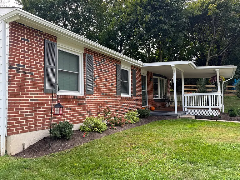 1033 Doe Run Rd — Photo 1