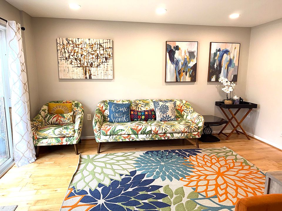 1st image of 226 Stevenson Sq