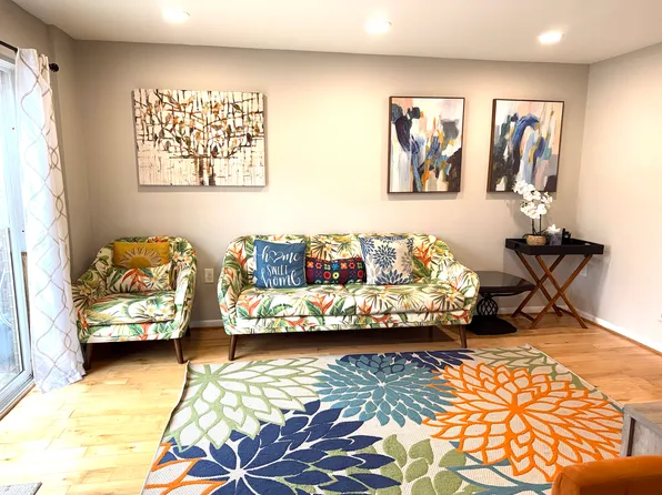 226 Stevenson Sq, Alexandria, VA 22304