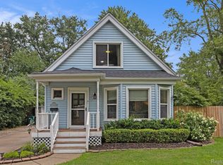 22418 Hawthorne St, Farmington, MI 48336
