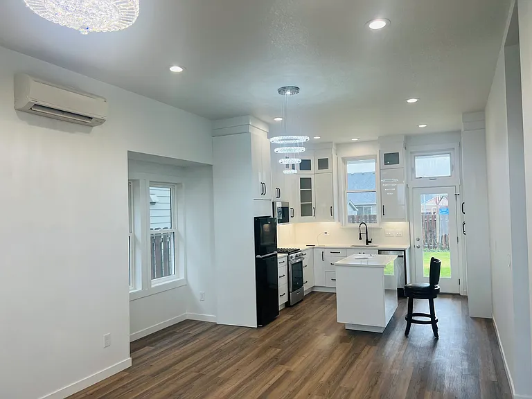 3217 Linfield Ave — Photo 2