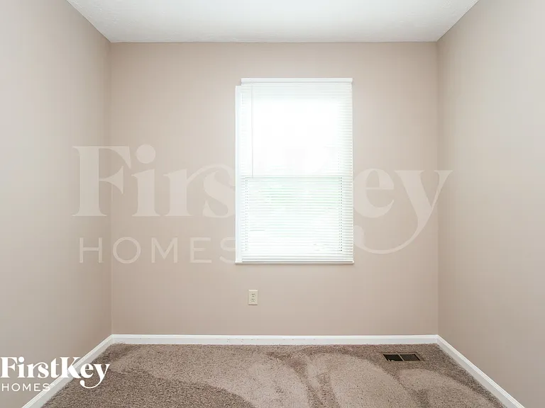 1433 Hunters Ln — Photo 11