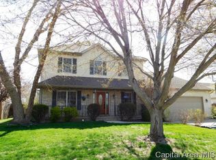 210 Breckenridge Rd, Chatham, IL 62629