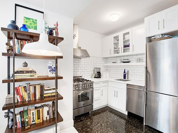 2nd image of 3 Hanover Sq APT 20E