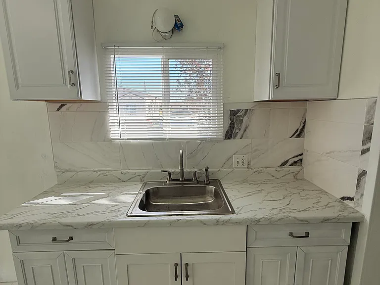 927 W Gage Ave #1 — Photo 3
