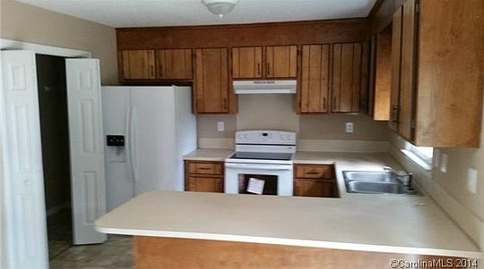 5th image of 412 Caswell Ave