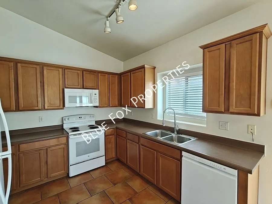 Building Photo - 5322 W Olivine Dr