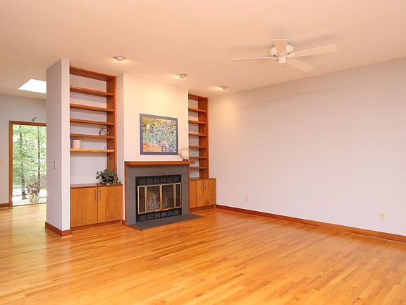 4th image of 319 Old Forest Creek Dr