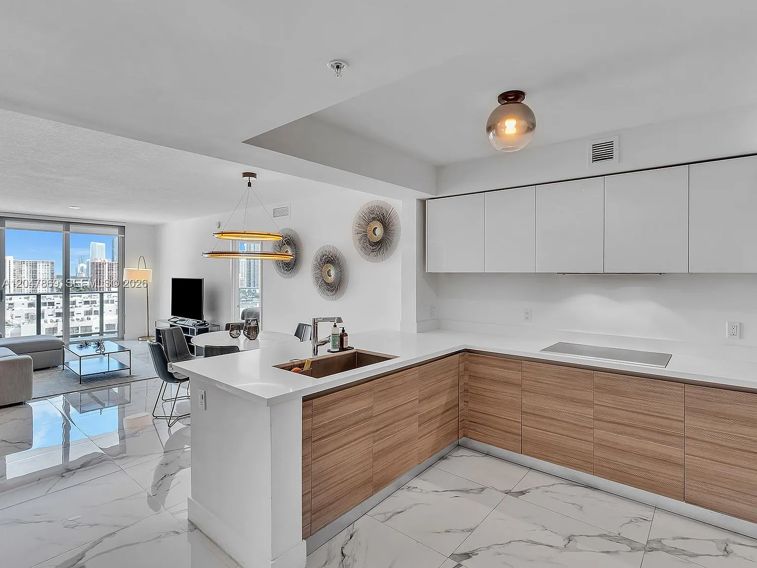 Parque Towers Condo — Photo 2