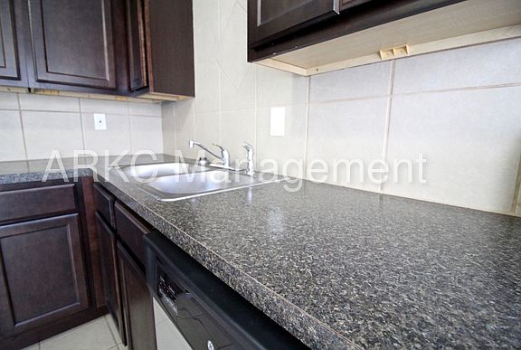 4th image of 8809 Flora Ave