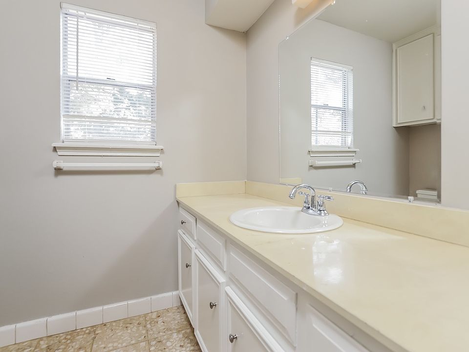 1st image of 1707 Corral Dr #1707