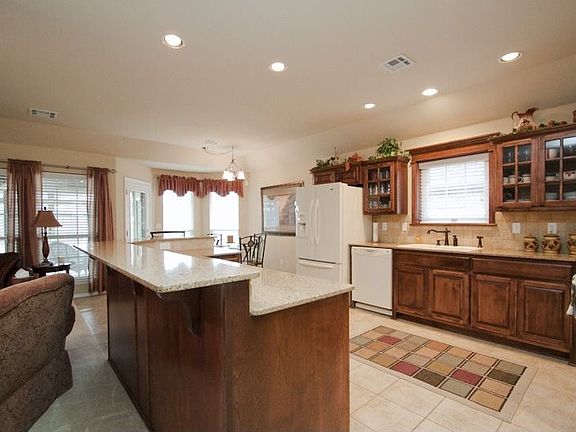 TONS of workspace in kitchen