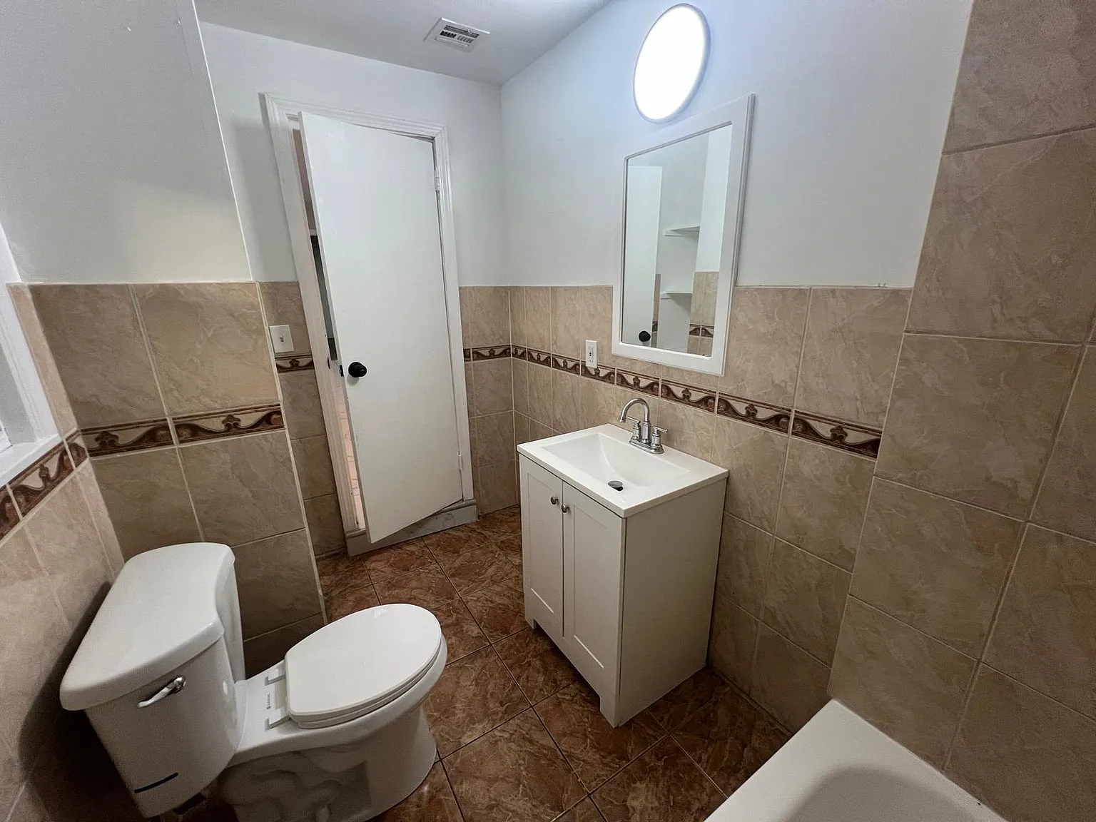 3 bed, $2,400 — Photo 4