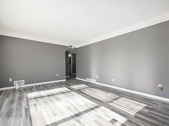 2nd image of 28422 Parkwood St