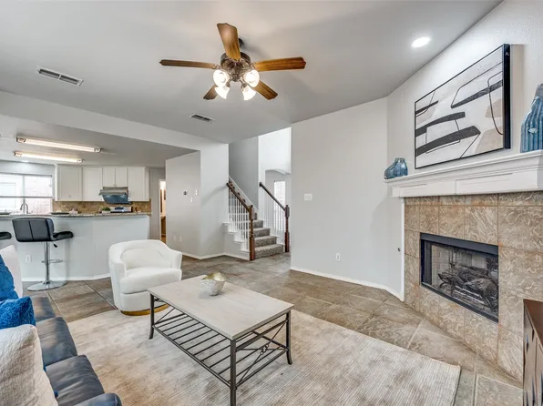 1417 Summerhill Dr, Carrollton, TX 75007