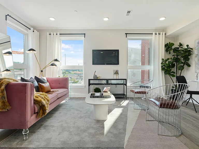 East Main Manayunk Apartments — Photo 10