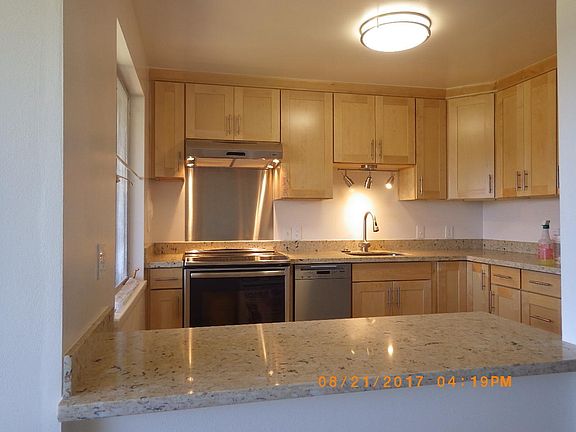 KITCHEN, QUARTZ COUNTERS